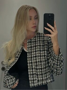 H&M Bouclé Tweed Cropped Jacket Black White Button Front Size XS Chic